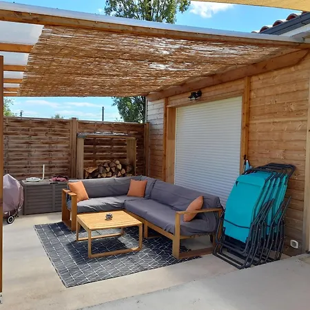 Holiday home Superbe Maison De Plain Pied Avec Piscine Pour 6
