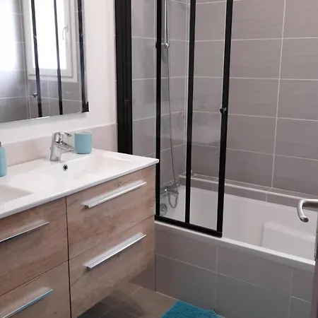 Holiday home Superbe Maison De Plain Pied Avec Piscine Pour 6
