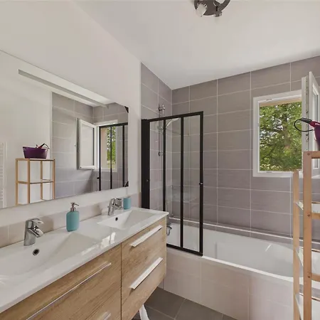 Nyaraló Superbe Maison De Plain Pied Avec Piscine Pour 6 *